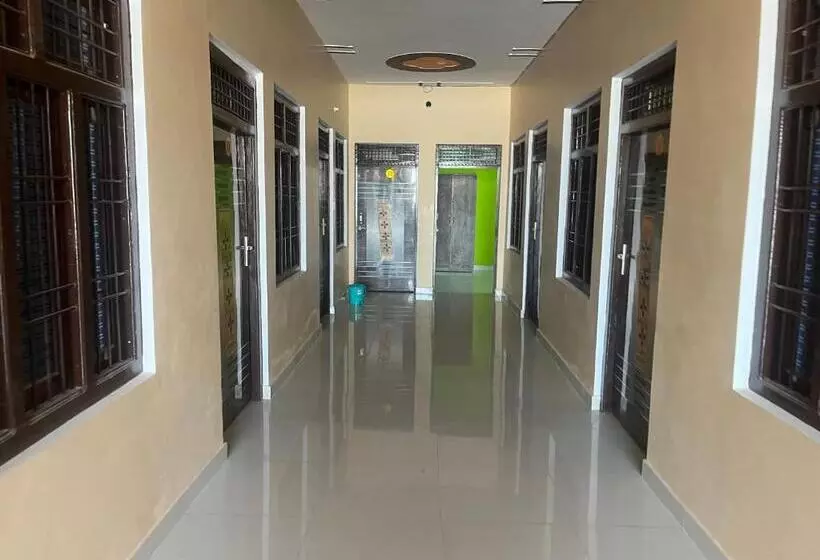 Hotelli Shree Raj Homestay Ac Room