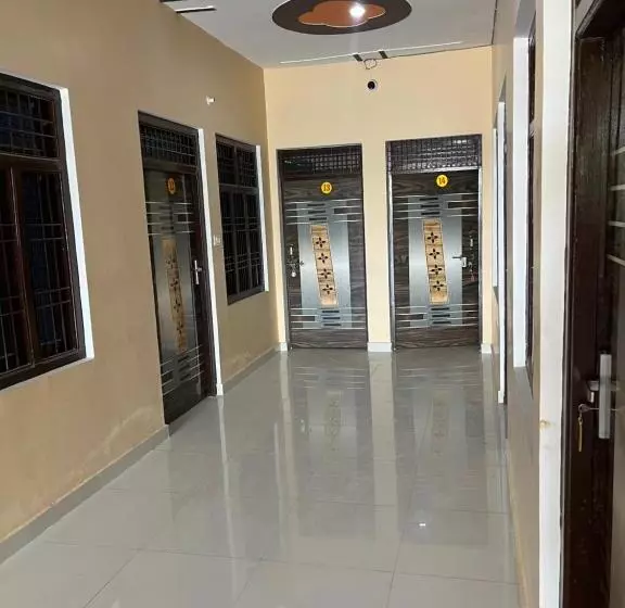 Hotelli Shree Raj Homestay Ac Room
