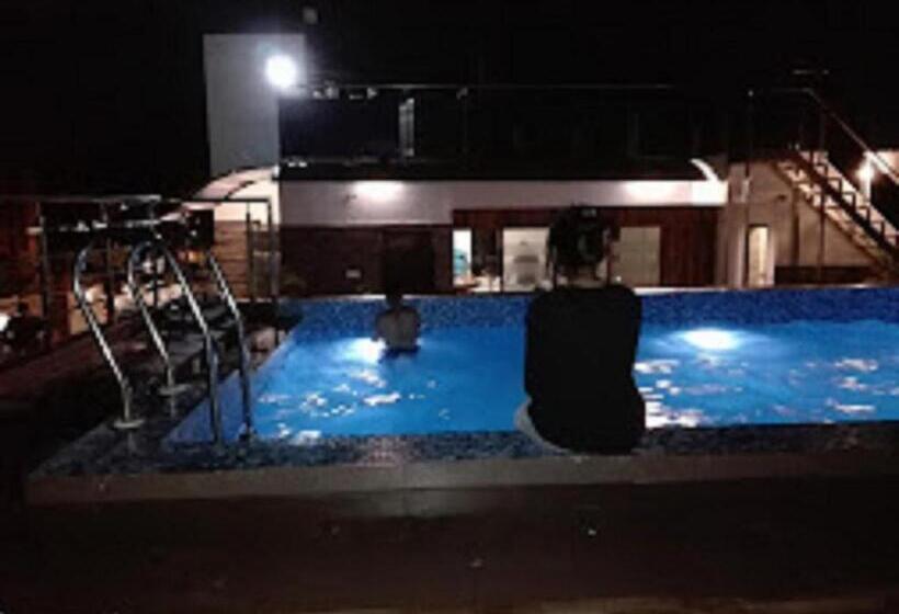 Hotel White Karpet Premium