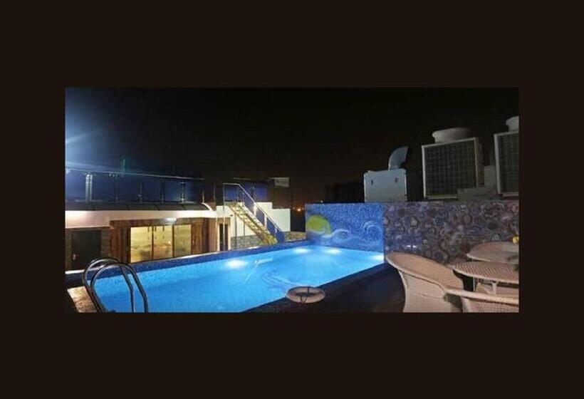 Hotel White Karpet Premium