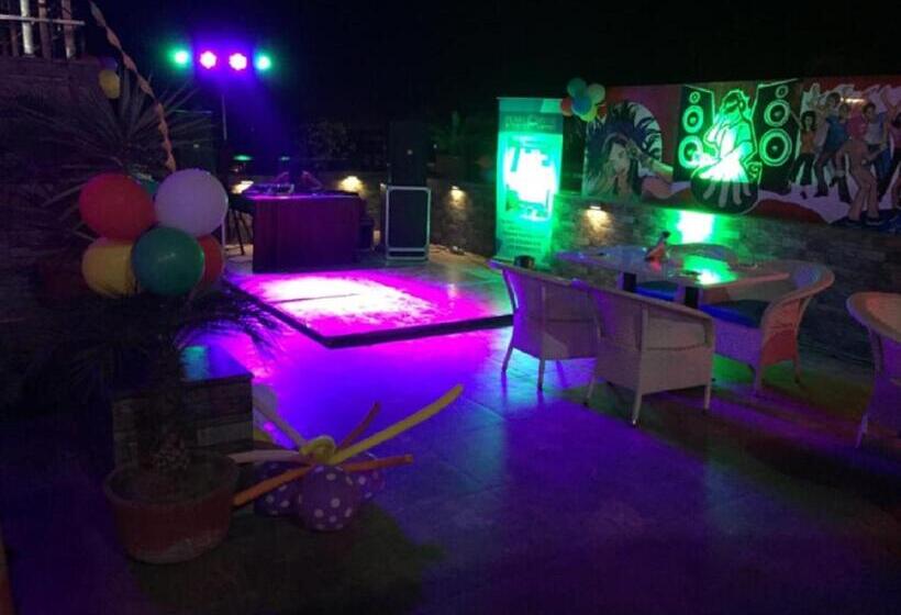 Hotel White Karpet Premium