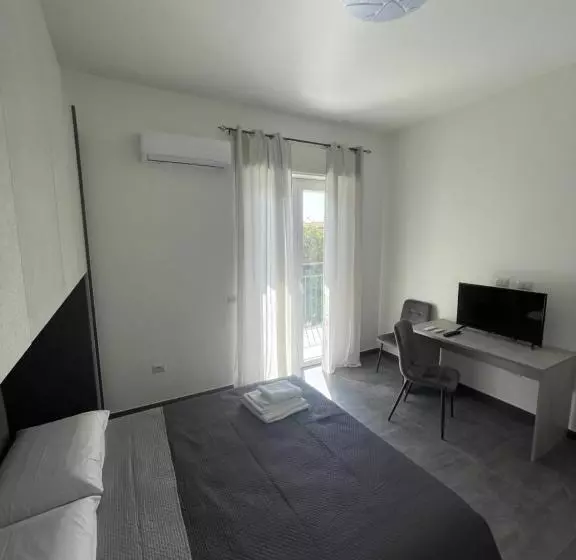 ペンション Leos Rooms