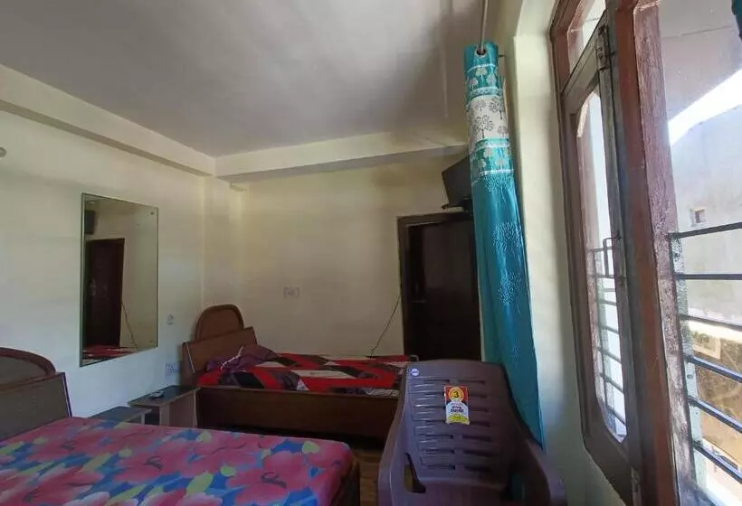 ペンション Midway Resturant And Guest House, Dhanaulti