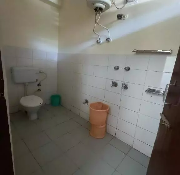 ペンション Midway Resturant And Guest House, Dhanaulti