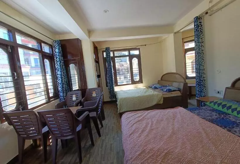 ペンション Midway Resturant And Guest House, Dhanaulti