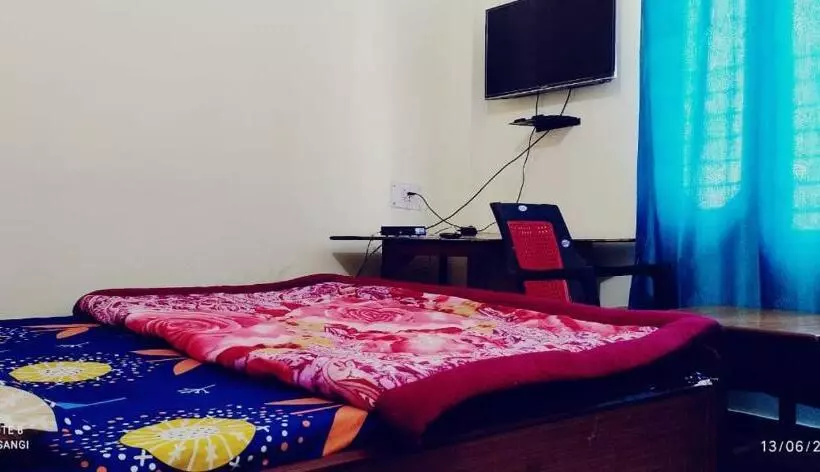 ペンション Midway Resturant And Guest House, Dhanaulti