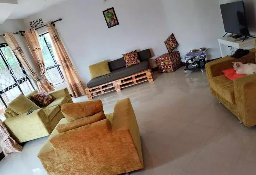 Visitor S Hostel