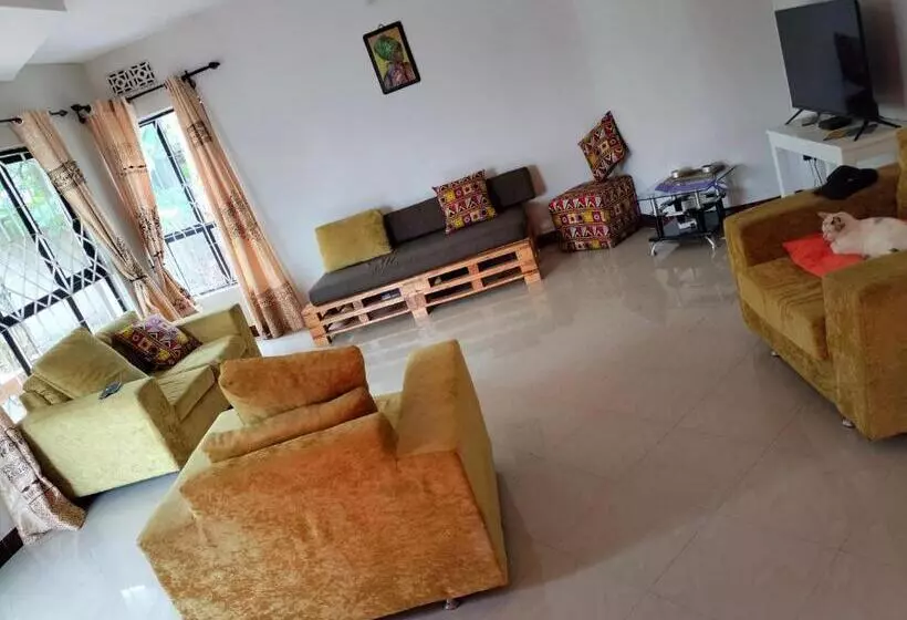 Visitor S Hostel