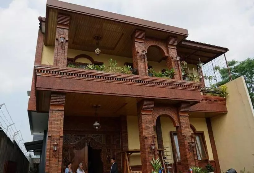 هتل Oyo 94147 Anasya Homestay