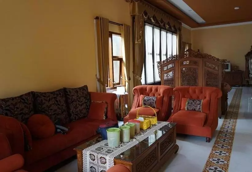 هتل Oyo 94147 Anasya Homestay