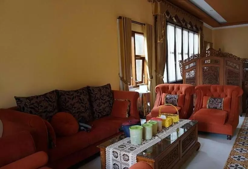 هتل Oyo 94147 Anasya Homestay