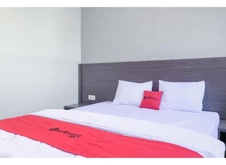 هتل Reddoorz Plus At D San Residence Buah Batu