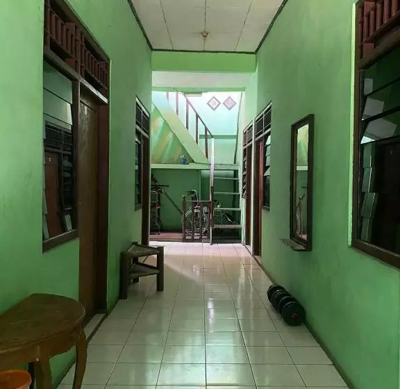 Hotelli Spot On 94166 Kost Bunda Syariah