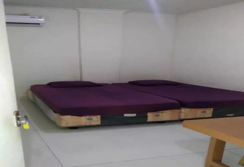 Hotelli Spot On 94166 Kost Bunda Syariah