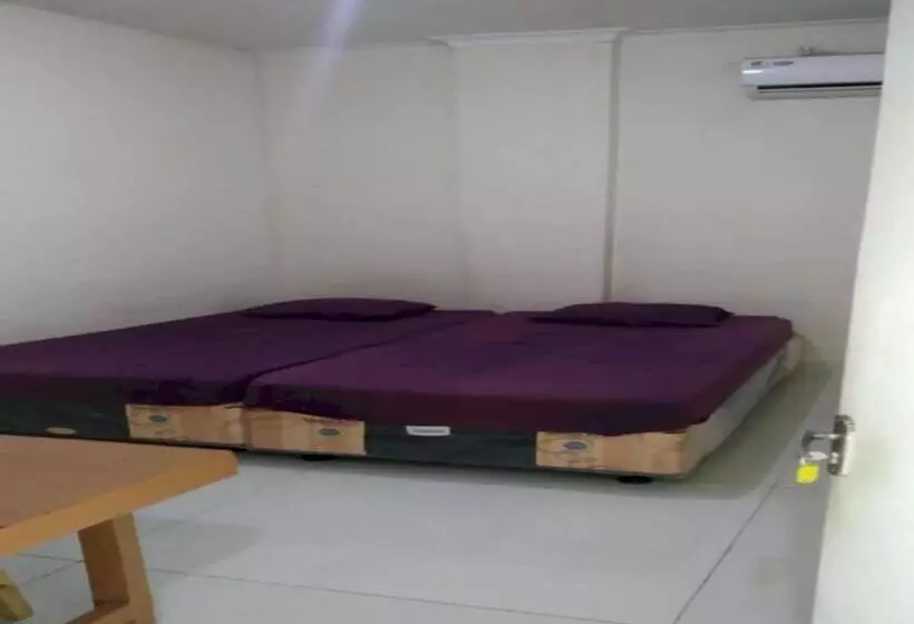 Hotelli Spot On 94166 Kost Bunda Syariah