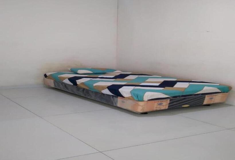 Otel Spot On 94166 Kost Bunda Syariah