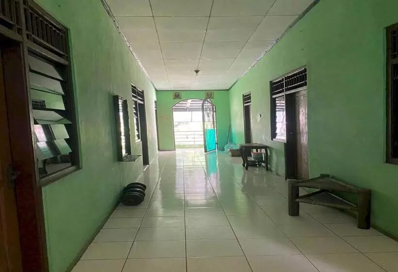 Hotelli Spot On 94166 Kost Bunda Syariah