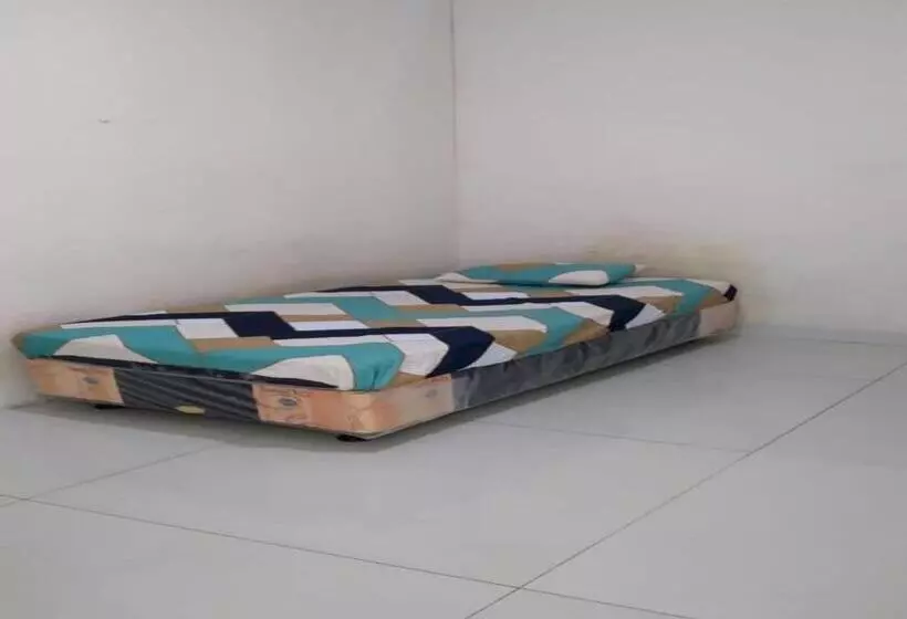 Hotelli Spot On 94166 Kost Bunda Syariah