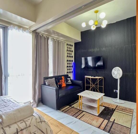 Luxury Pool View Megaworld Iloilo