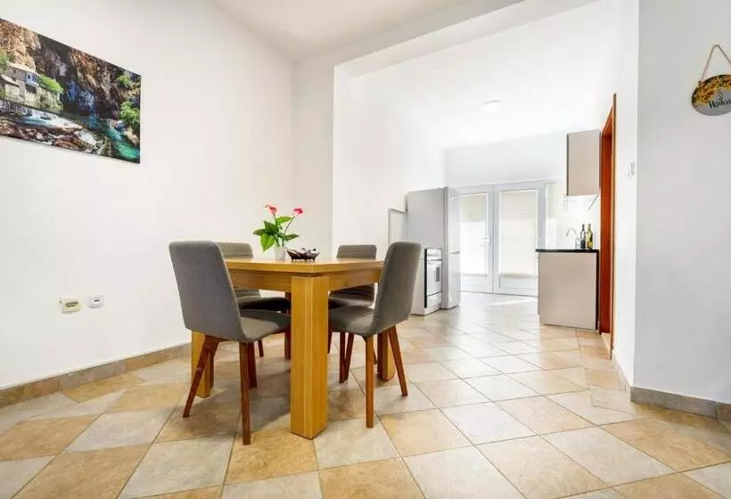 پانسیون Apartment With Pool Sunset Cove