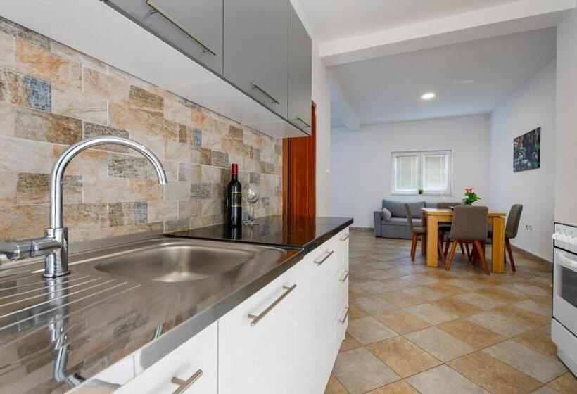 پانسیون Apartment With Pool Sunset Cove