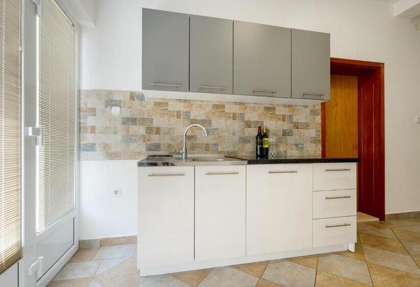 پانسیون Apartment With Pool Sunset Cove