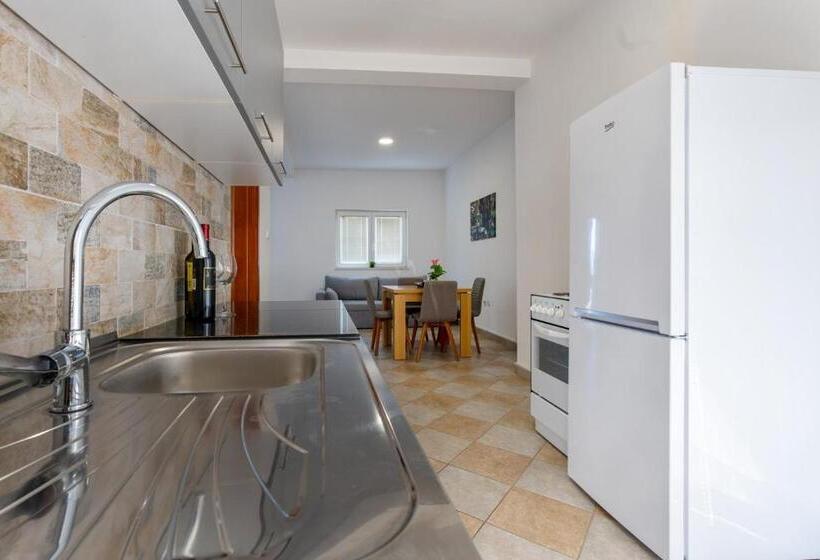 پانسیون Apartment With Pool Sunset Cove