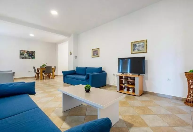 پانسیون Apartment With Pool Sunset Cove