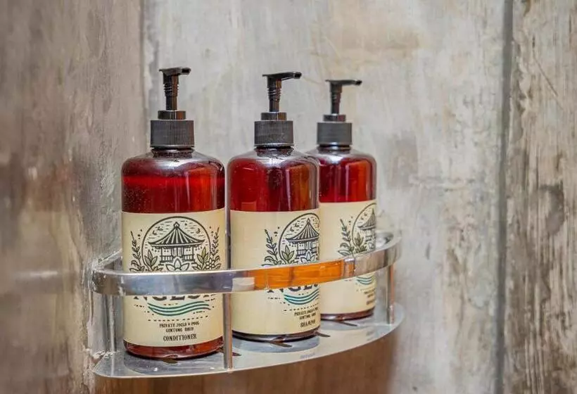 پانسیون Ngesil Private Joglo & Pool