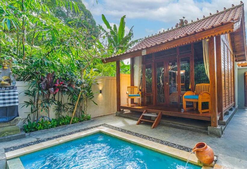 Pensjonat Ngesil Private Joglo & Pool