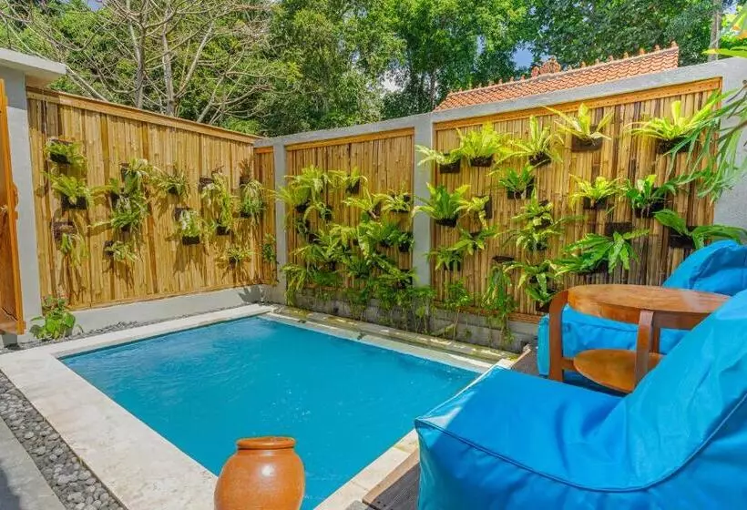 پانسیون Ngesil Private Joglo & Pool