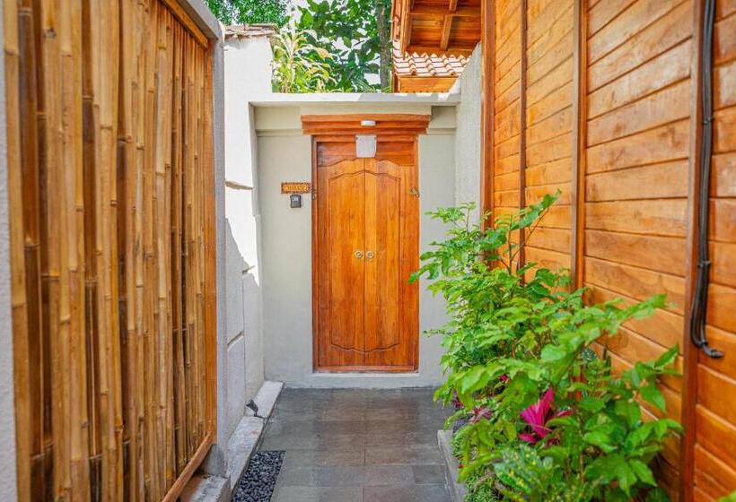 Pensjonat Ngesil Private Joglo & Pool