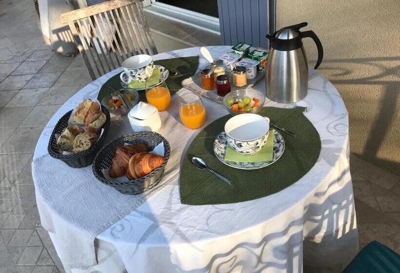 ベッドアンドブレックファースト Chambre D Hôtes La Manola