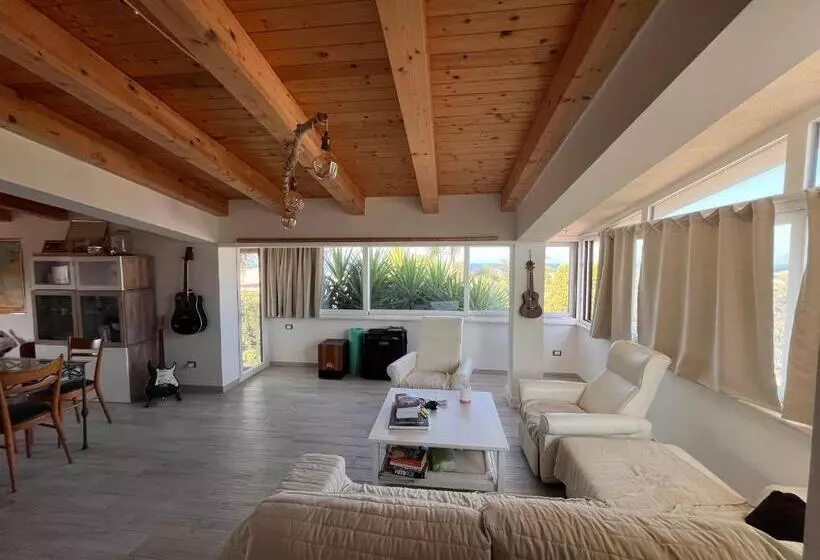 Aamiaismajoitus (B&B) The Blue Window   Rooms   300m From Sea