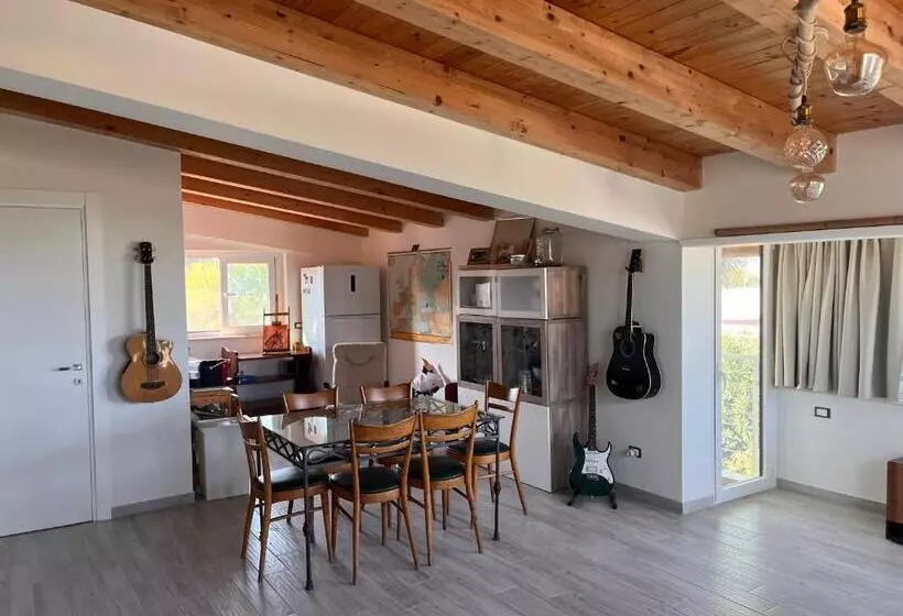 Aamiaismajoitus (B&B) The Blue Window   Rooms   300m From Sea