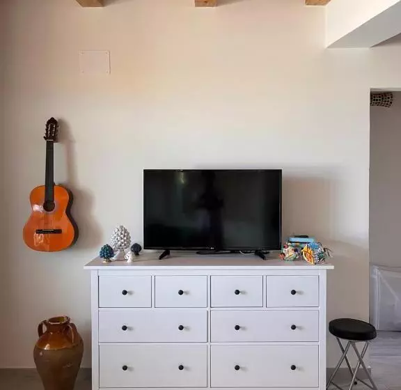 Aamiaismajoitus (B&B) The Blue Window   Rooms   300m From Sea