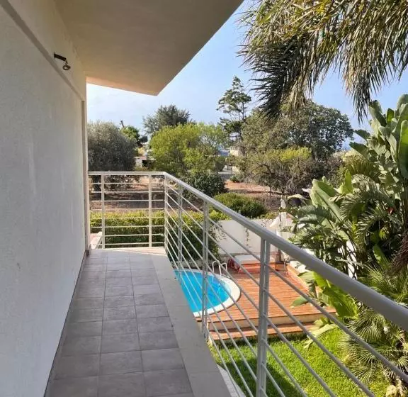 Aamiaismajoitus (B&B) The Blue Window   Rooms   300m From Sea