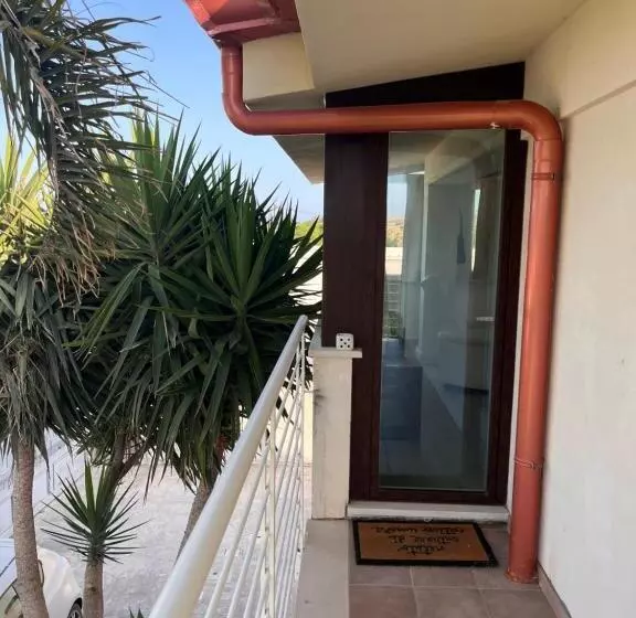 Aamiaismajoitus (B&B) The Blue Window   Rooms   300m From Sea