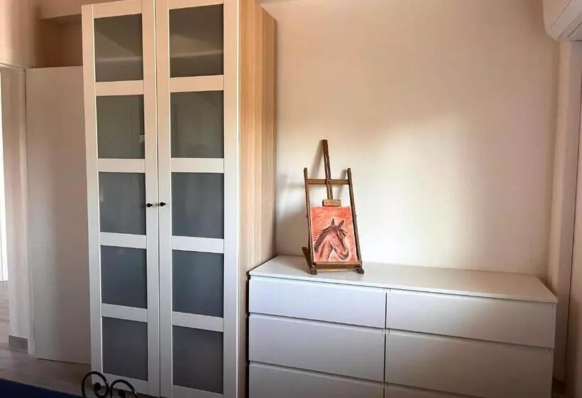 Aamiaismajoitus (B&B) The Blue Window   Rooms   300m From Sea