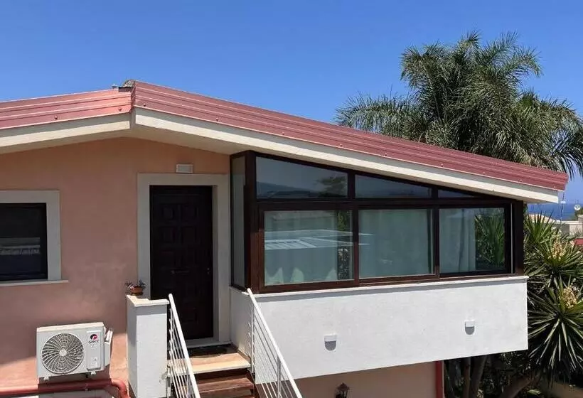 Aamiaismajoitus (B&B) The Blue Window   Rooms   300m From Sea