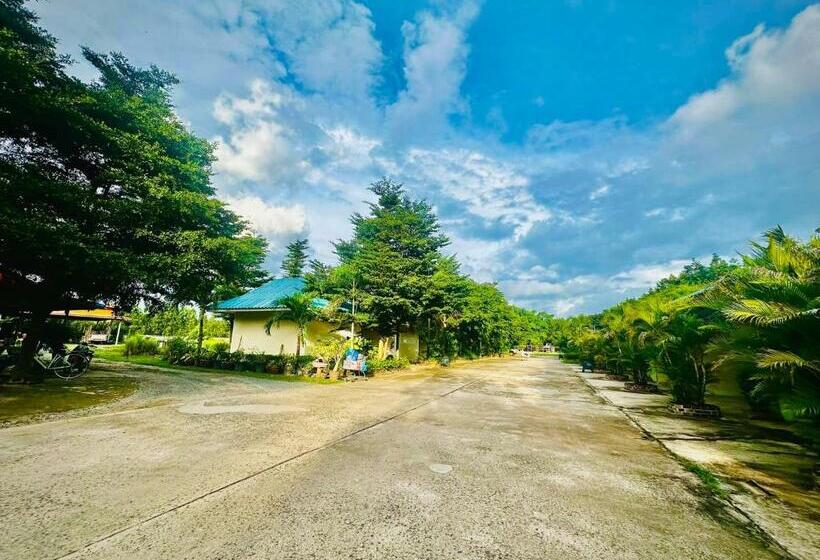 Hotell แฮปปี้รีสอร์ทเขื่องใน