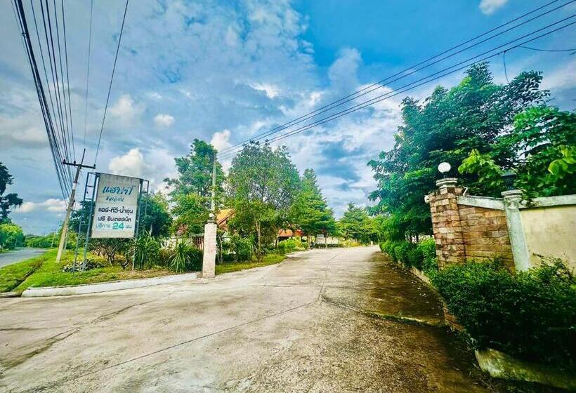 Hotell แฮปปี้รีสอร์ทเขื่องใน