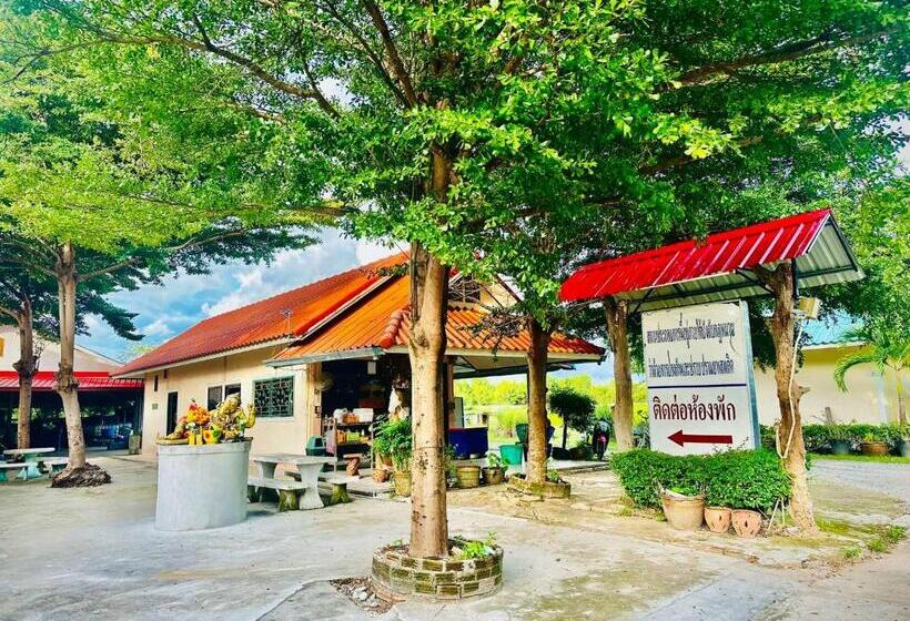 Hotell แฮปปี้รีสอร์ทเขื่องใน