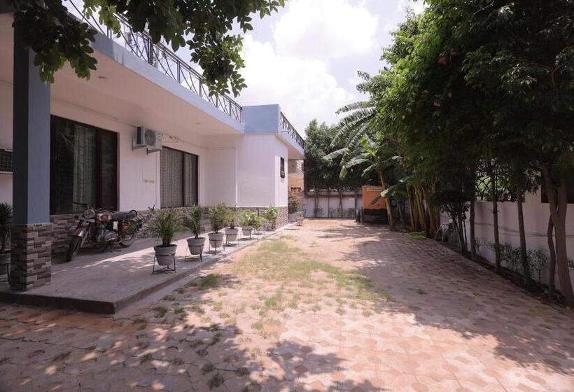 Otel The Leela S Paradise