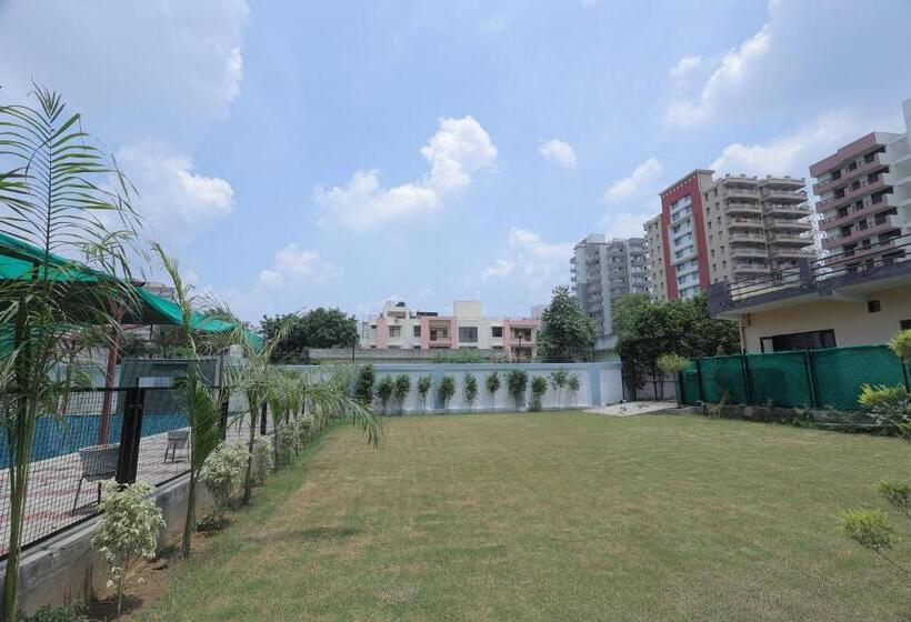 Otel The Leela S Paradise