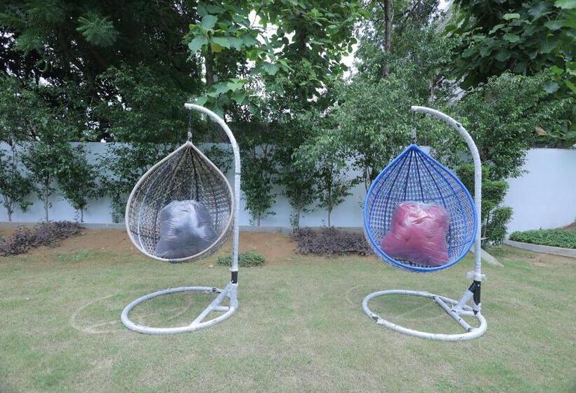 Otel The Leela S Paradise