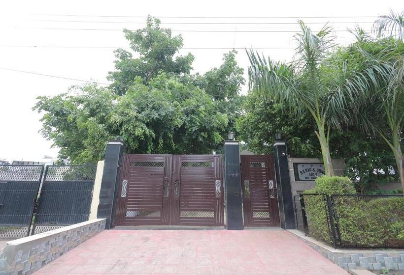 Otel The Leela S Paradise