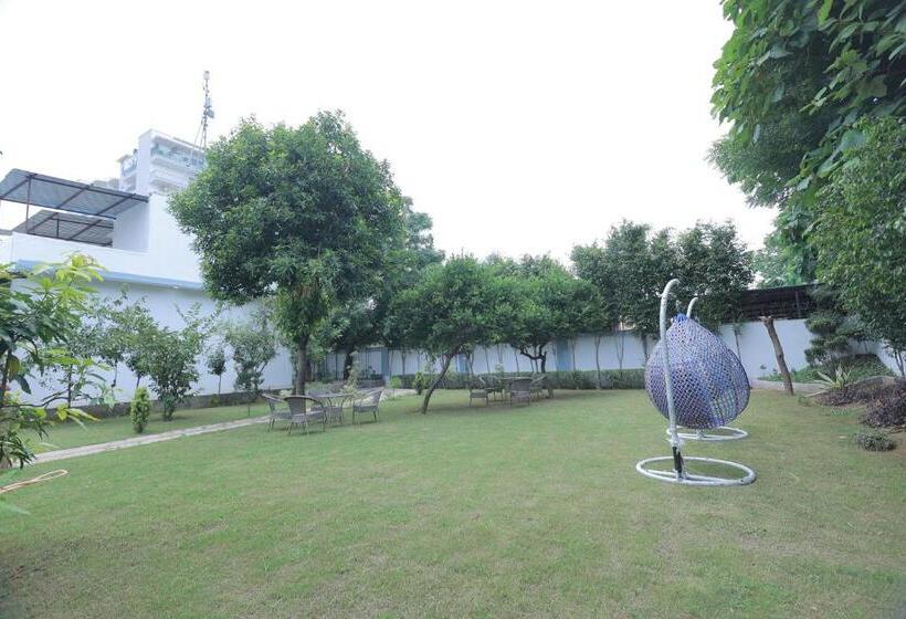 Otel The Leela S Paradise