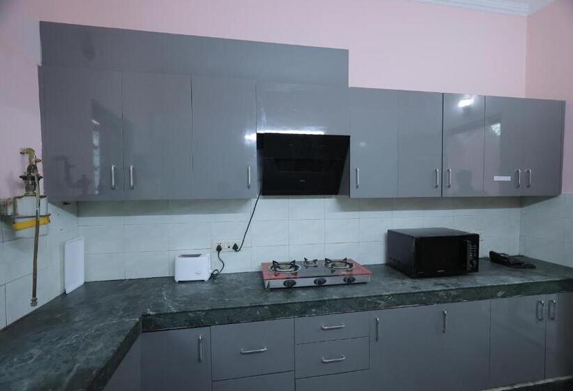 Otel The Leela S Paradise