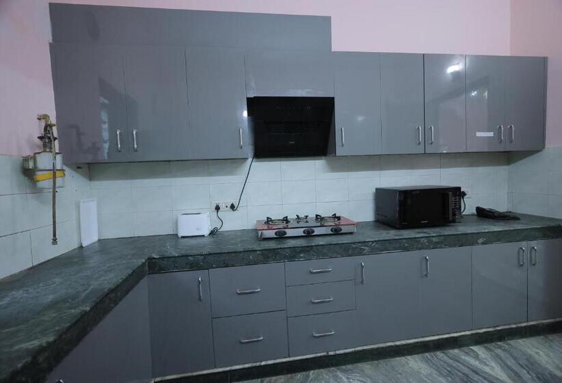 Otel The Leela S Paradise